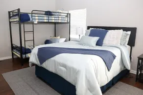 1 Mile from Ark, 2 Full bathrooms, Sleeps 8 - Image 3