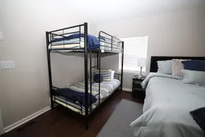 1 Mile from Ark, 2 Full bathrooms, Sleeps 8 - Image 4