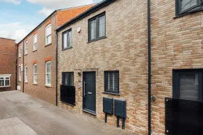 Modern 2Bed House - Walk to Station & High Street, Near Surrey Hills & Denbies Vineyard - Image 5