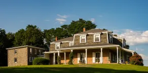 Elegant Bayview Victorian Home; walk to beach - Image 3