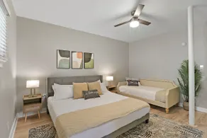 Elegant 1BR | Perfect Location, King Bed, Desk - Image 2
