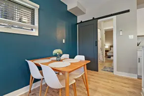 Elegant 1BR | Perfect Location, King Bed, Desk - Image 4