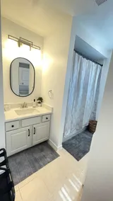 Cozy and Quiet Suite - Image 3