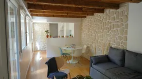 Townhouse with a quiet landscaped courtyard - Image 2