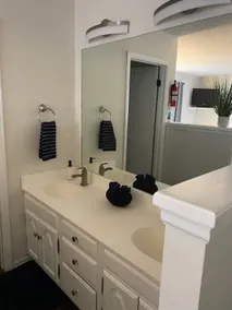 Spacious Studio Bedroom - Image 5