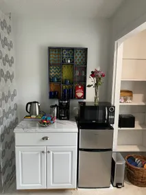 Spacious Studio Bedroom - Image 3