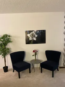 Spacious Studio Bedroom - Image 2
