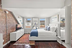 Brooklyn Vibe • 3 Fl Private House • 15 min to NYC - Image 4