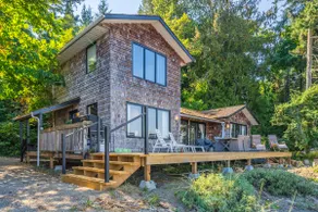 Waterfront Beach House In Bowser BC - Sleeps 7 - Image 4