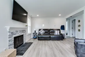 Fully Updated- Fantastic Central Eugene Location - Image 5
