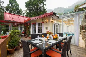 2Km from Mall Rd | 3BR Westwood Villa w/Chef - Image 2
