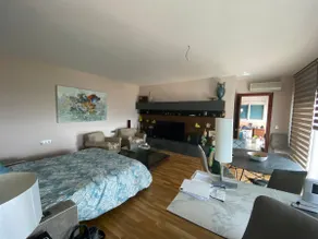 luxury studio with hot tub - Image 3