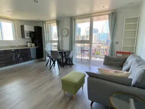 Morden 2bed2bath London Zone2 City/River View Home - Image 3