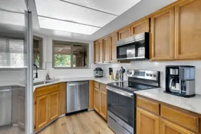 Central Townhome/Foothills adjacent/ Gated - Image 4