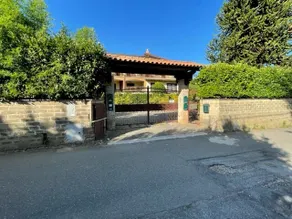 in villa - Image 2
