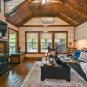 Couples Cabin/Hot Tub/Fire Pit/Peaceful/Private - Image 5