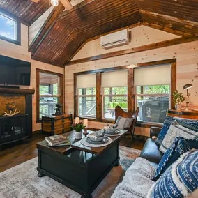 Couples Cabin/Hot Tub/Fire Pit/Peaceful/Private - Image 4