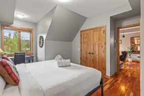 Canmore Mountain Retreat - Image 3