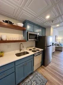 Renovated Condo Downtown - Image 2