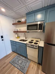 Renovated Condo Downtown - Image 3