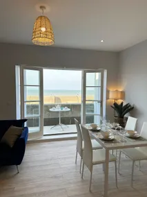 Ocean View Suite - Near Hythe - On Beach Seafront - Private Parking - Image 5