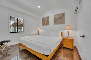 One Bedroom King Suite in a Tropical Retreat • FTL - Image 2