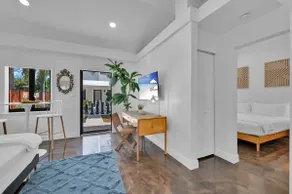 One Bedroom King Suite in a Tropical Retreat • FTL - Image 3
