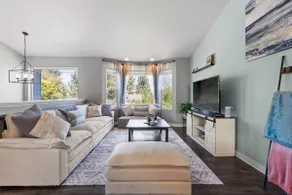6BR/3BA House | 2nd Living and Entry | 18 Guests - Image 3