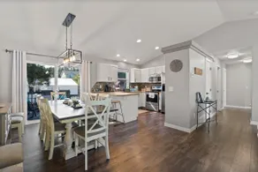 6BR/3BA House | 2nd Living and Entry | 18 Guests - Image 5