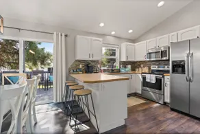 6BR/3BA House | 2nd Living and Entry | 18 Guests - Image 4