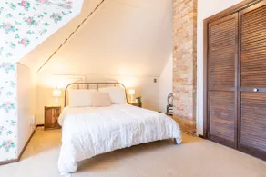Walk To Local Restaurants & Shops! 1BR Apt Suite! - Image 3