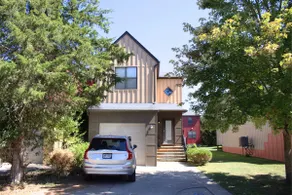 Athens city townhouse, 2 King masters, 2.5 baths - Image 2
