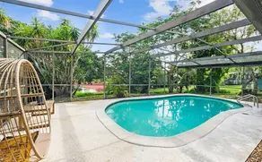 Cozy Lakefront Home w/ Pool -7 mins from Legoland - Image 2