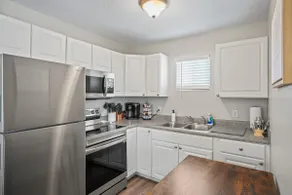 Quaint Indy Apartment~5 Min to Mass Ave~Garage - Image 4