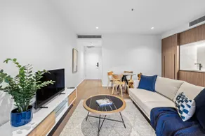 The Park House City Retreat on Yarra River - Image 2