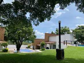 House with a pool in Oaxtepec - Image 3