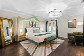 San Diego Pool House with Luxury King/Queen Suites - Image 2