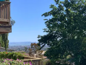 Wake up to SF & Bay views in cozy two-story duplex - Image 2