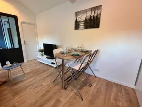 Charming 2-room, Quiet & Bright, at the host's - Image 2