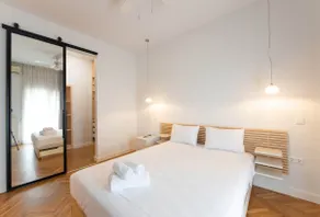 Marilyn by halu!, Luxe & Stylish 3BD retreat - Image 2