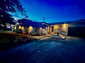 The Beach House - Image 2