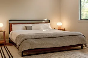 The Cube | KingBed •A/C •Wi-Fi •10 min to Domain - Image 5