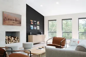The Cube | KingBed •A/C •Wi-Fi •10 min to Domain - Image 2