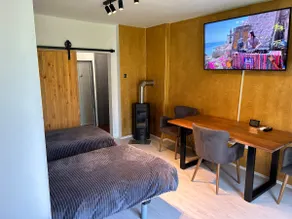 APARTMENT GAL - Image 2