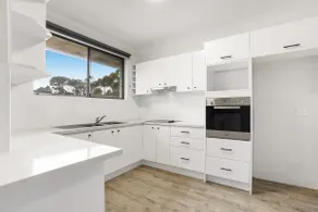 Central Cronulla Apartment Nestled In The Treetops - Image 4