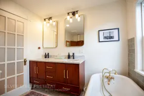 *Silver Street Retreat* Premier - Image 3