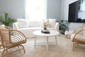 Newly Renovated + Spacious Apt w/ Parking - Image 2
