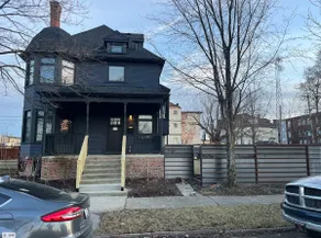 Huge Historic Home w Huge Yard - Image 5