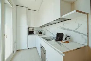 Inward-facing corner - Image 5