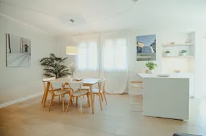 Inward-facing corner - Image 3